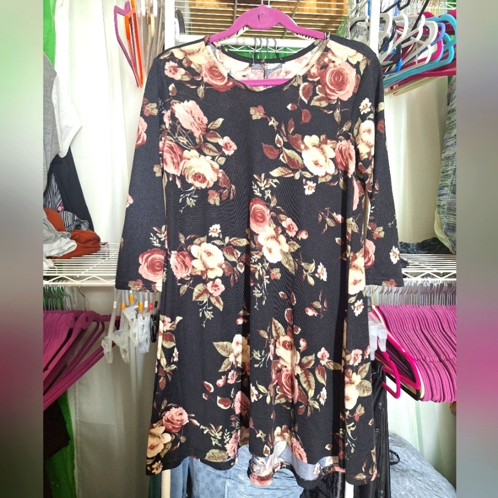 BLACK FLORAL DRESS SIZE XL